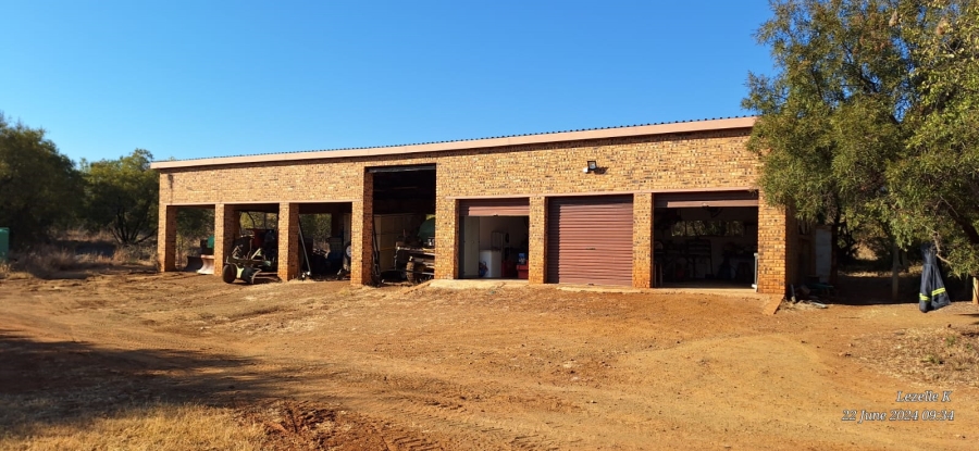 8 Bedroom Property for Sale in Swartruggens North West